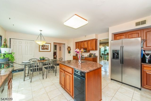 9 Puddingstone Way, Florham Park Boro, NJ 07932