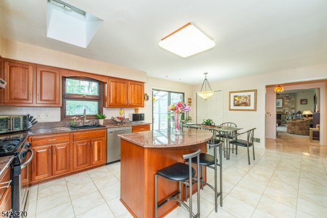 9 Puddingstone Way, Florham Park Boro, NJ 07932