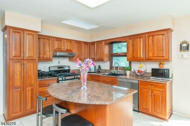 9 Puddingstone Way, Florham Park Boro, NJ 07932