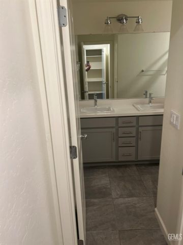 5918 Esmerelda Avenue, Bakersfield, CA 93313