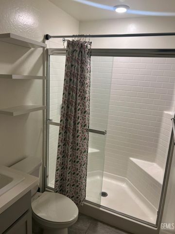 5918 Esmerelda Avenue, Bakersfield, CA 93313