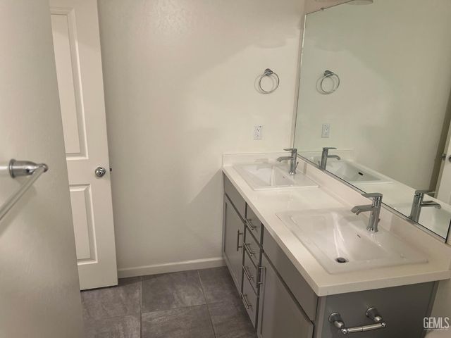 5918 Esmerelda Avenue, Bakersfield, CA 93313