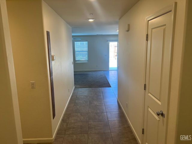 5918 Esmerelda Avenue, Bakersfield, CA 93313