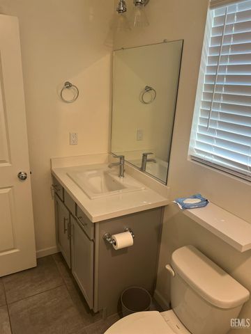 5918 Esmerelda Avenue, Bakersfield, CA 93313