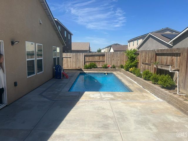 5918 Esmerelda Avenue, Bakersfield, CA 93313