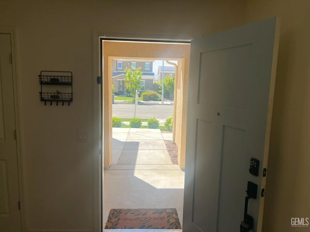 5918 Esmerelda Avenue, Bakersfield, CA 93313