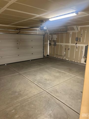 5918 Esmerelda Avenue, Bakersfield, CA 93313