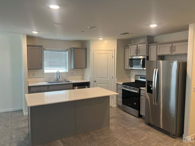 5918 Esmerelda Avenue, Bakersfield, CA 93313