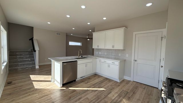 719 S Ironwood Drive, Rossford, OH 43460