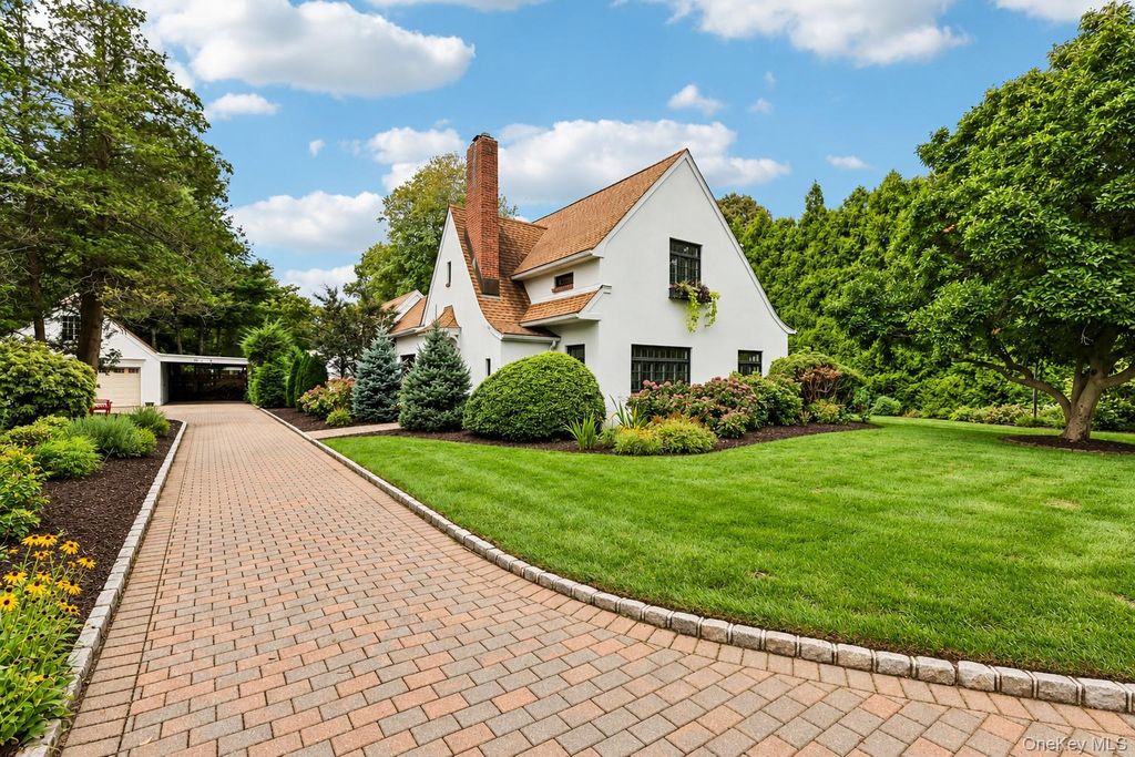 800 Washington Drive, Centerport, NY 11721 — photo 3