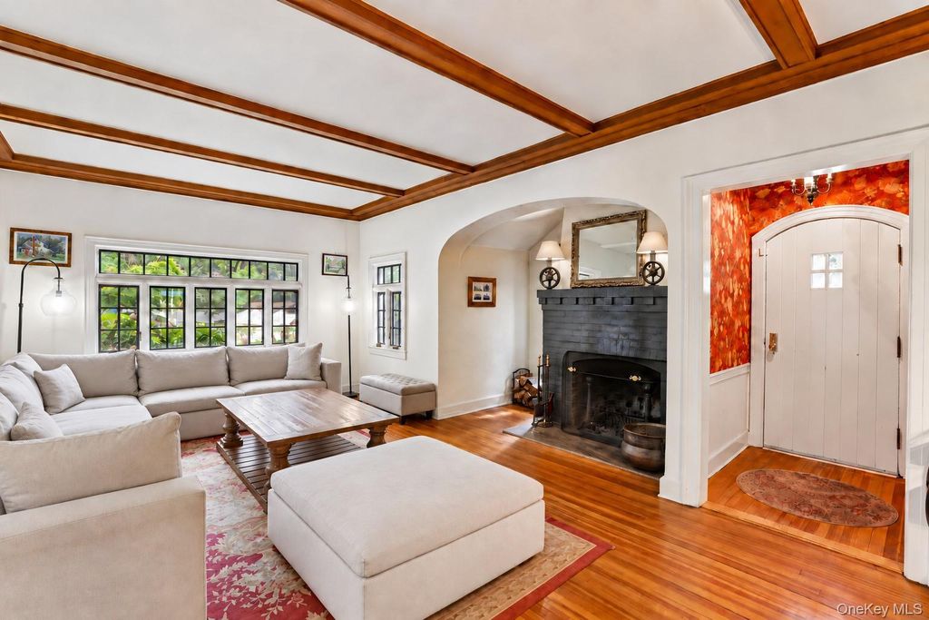 800 Washington Drive, Centerport, NY 11721 — photo 5