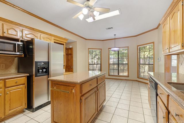 8 Edgewater Cove, Maumelle, AR 72113