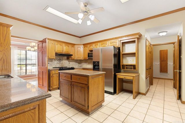 8 Edgewater Cove, Maumelle, AR 72113