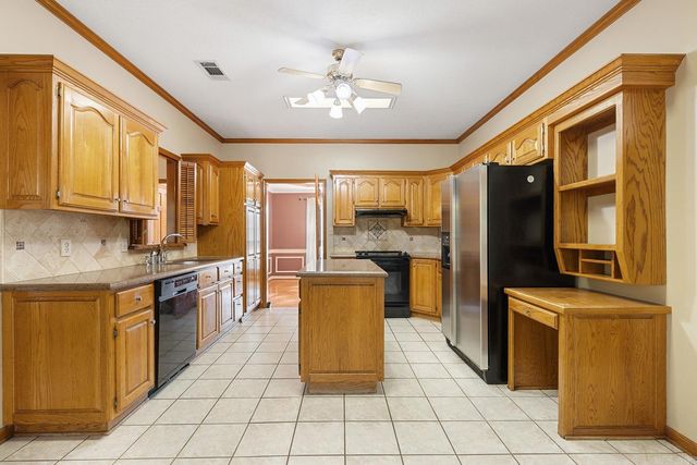 8 Edgewater Cove, Maumelle, AR 72113