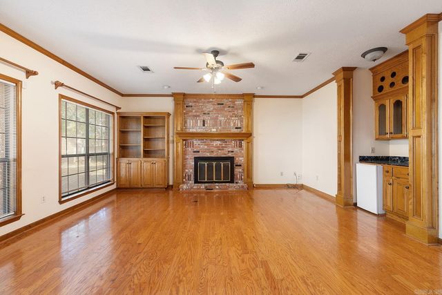 8 Edgewater Cove, Maumelle, AR 72113