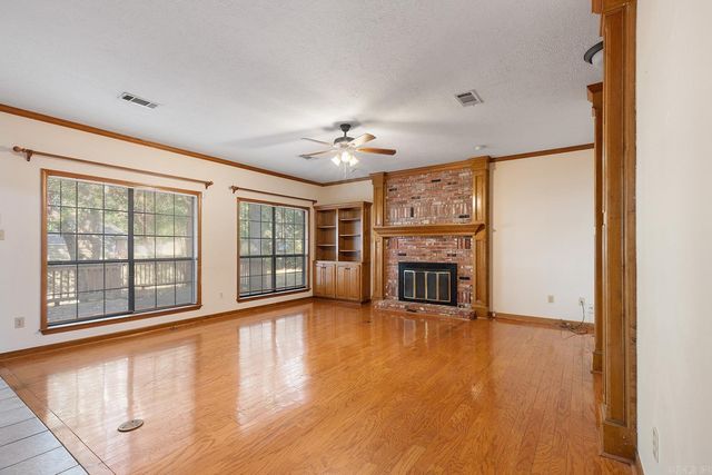 8 Edgewater Cove, Maumelle, AR 72113