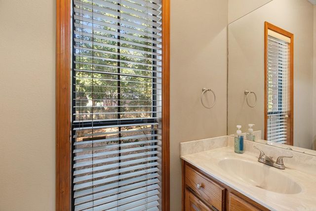 8 Edgewater Cove, Maumelle, AR 72113