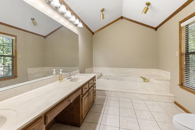 8 Edgewater Cove, Maumelle, AR 72113