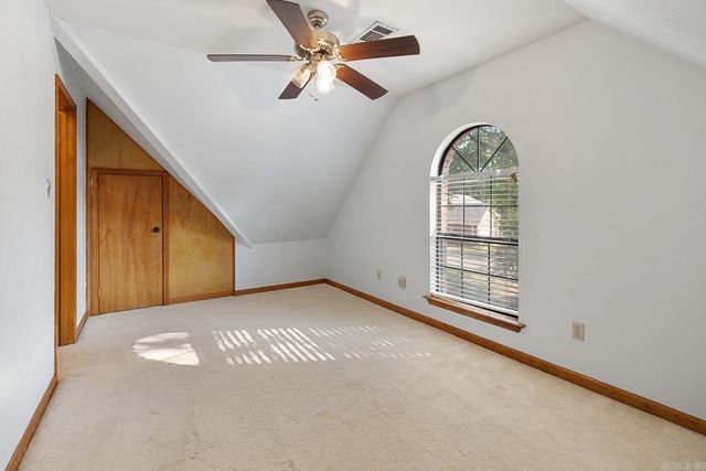 8 Edgewater Cove, Maumelle, AR 72113