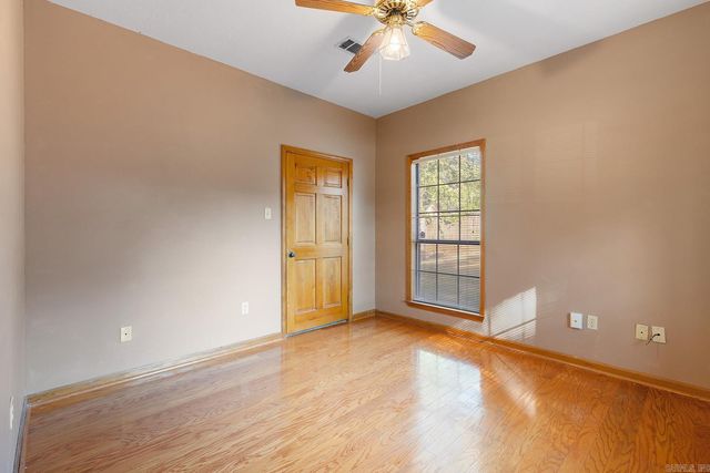 8 Edgewater Cove, Maumelle, AR 72113