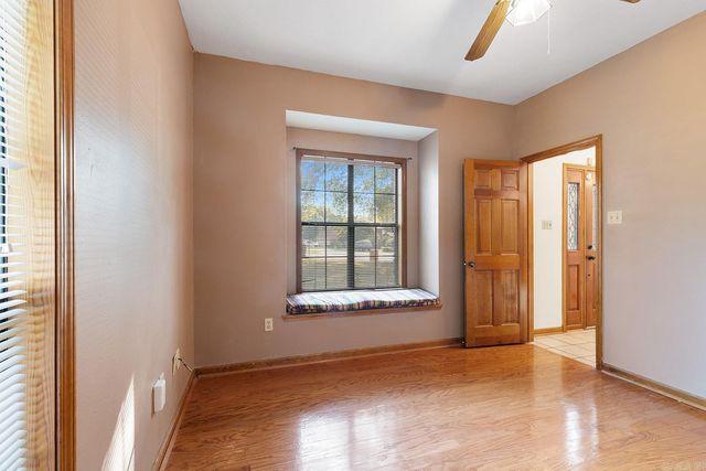 8 Edgewater Cove, Maumelle, AR 72113