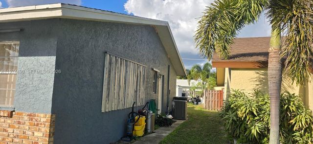 565 NW 54th St, Boca Raton, FL 33487