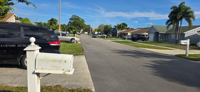 565 NW 54th St, Boca Raton, FL 33487