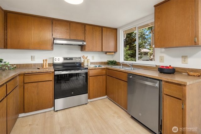 7223 NE 152nd Place, Kenmore, WA 98028