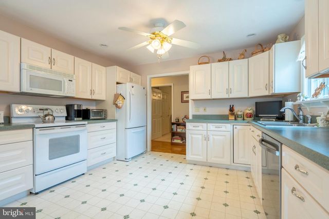 779 HUNTER DR, Pennsburg, PA 18073