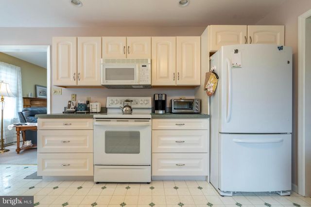 779 HUNTER DR, Pennsburg, PA 18073