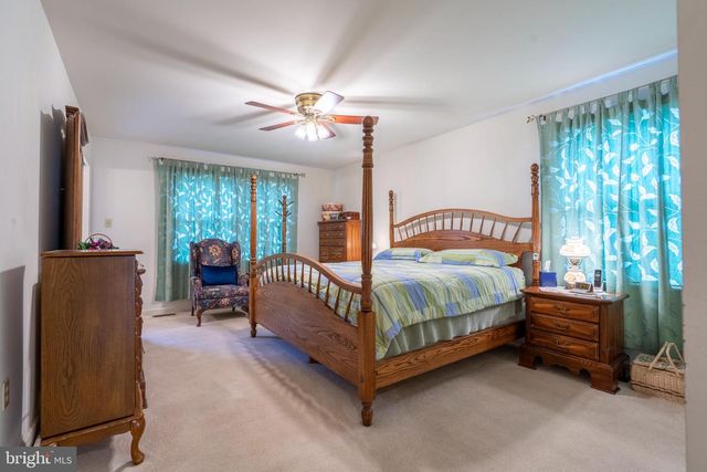 779 HUNTER DR, Pennsburg, PA 18073