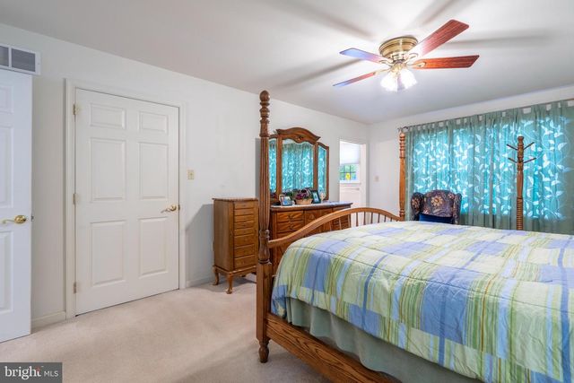 779 HUNTER DR, Pennsburg, PA 18073