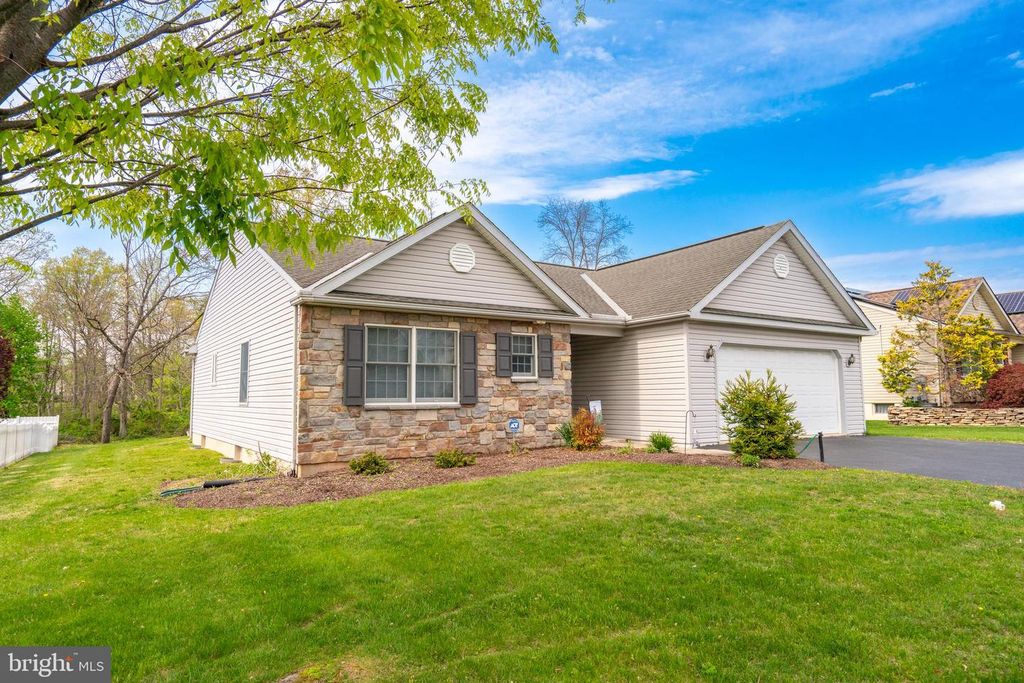 779 HUNTER DR, Pennsburg, PA 18073