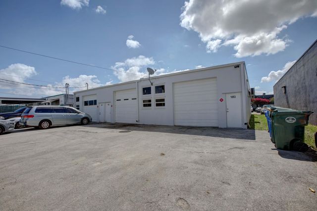 1053 NE 43rd Street, Oakland Park, FL 33334