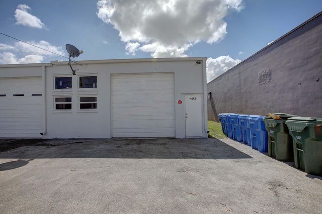 1053 NE 43rd Street, Oakland Park, FL 33334