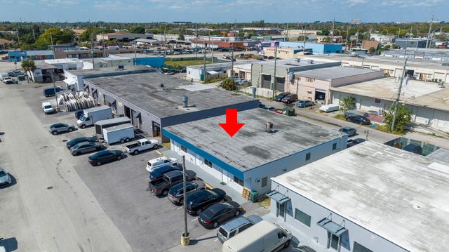 1053 NE 43rd Street, Oakland Park, FL 33334