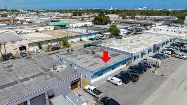 1053 NE 43rd Street, Oakland Park, FL 33334