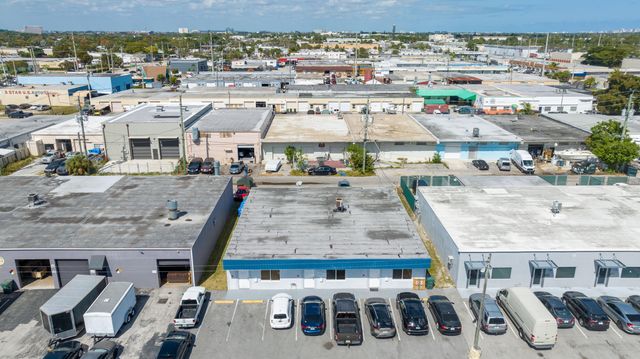 1053 NE 43rd Street, Oakland Park, FL 33334
