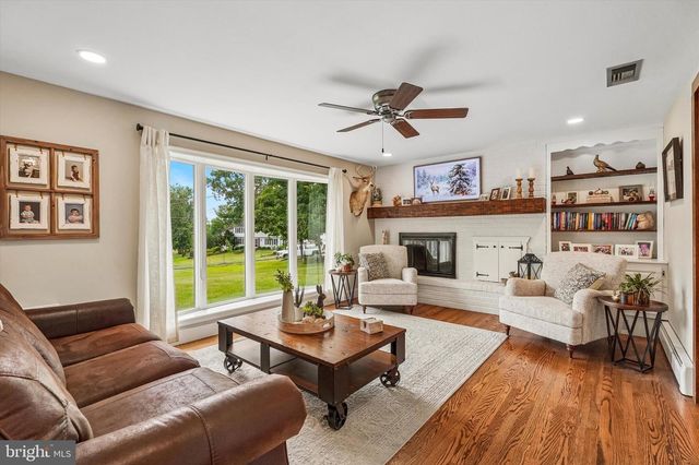 622 HIGHLAND DR, Perkasie, PA 18944