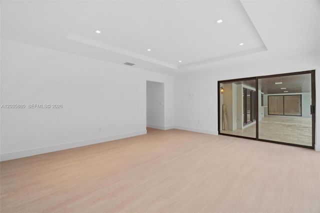 5254 NW 94th Doral Place, Doral, FL 33178