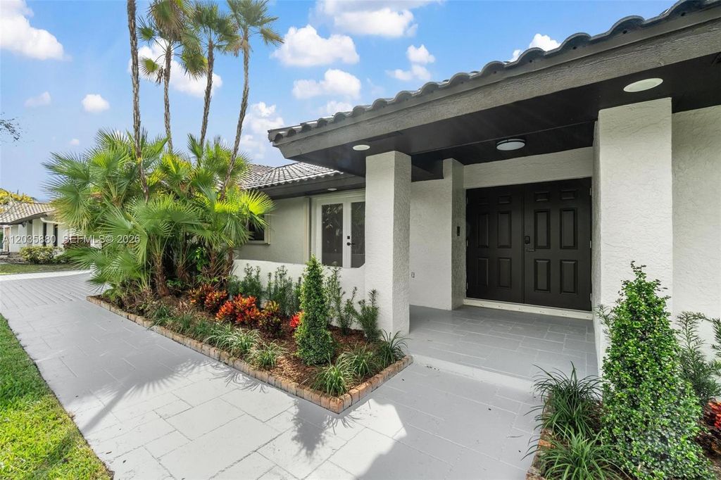 5254 NW 94th Doral Place, Doral, FL 33178