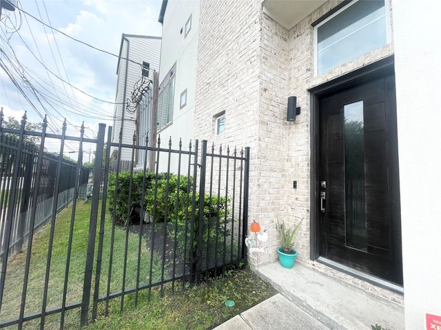 5811 Petty Street A, Houston, TX 77007