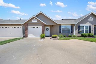 1272 Shirley Ridge Drive B, St Charles, MO 63304