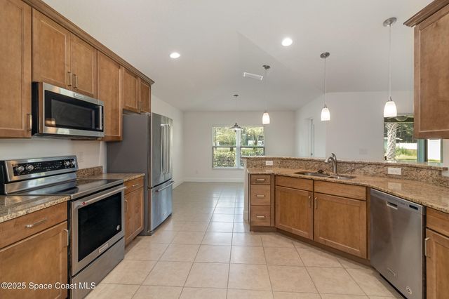 691 Belvedere Road NW, Palm Bay, FL 32907