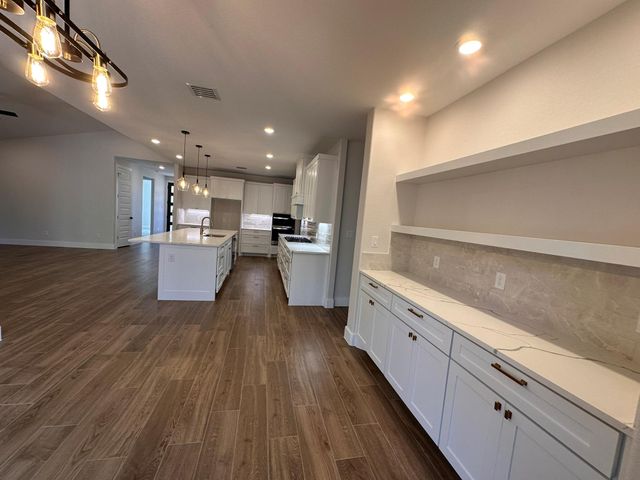 211 Helemano DR, Bastrop, TX 78602