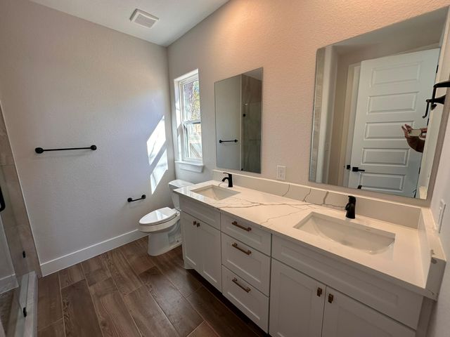 211 Helemano DR, Bastrop, TX 78602