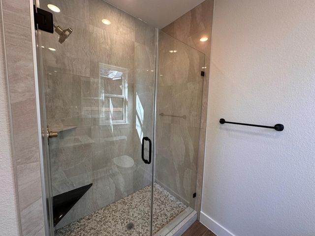 211 Helemano DR, Bastrop, TX 78602