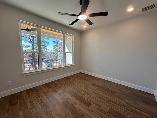 211 Helemano DR, Bastrop, TX 78602