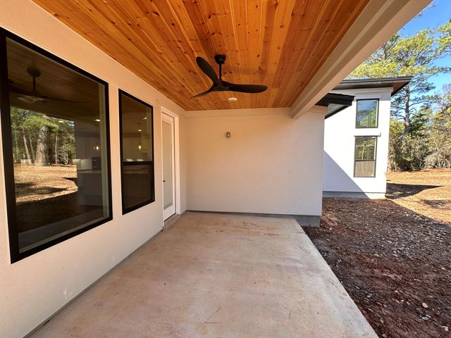 211 Helemano DR, Bastrop, TX 78602