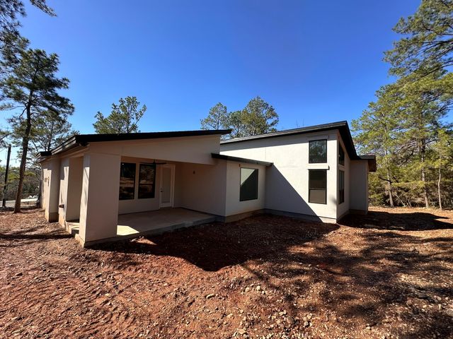 211 Helemano DR, Bastrop, TX 78602